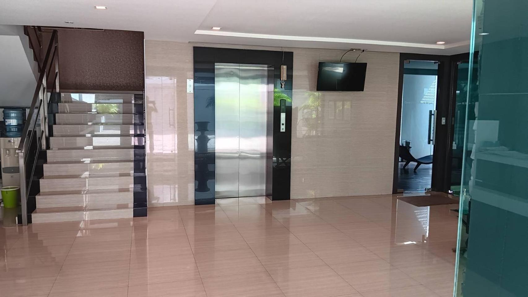 J Residence Thonglor 8 Bangkok Exteriör bild