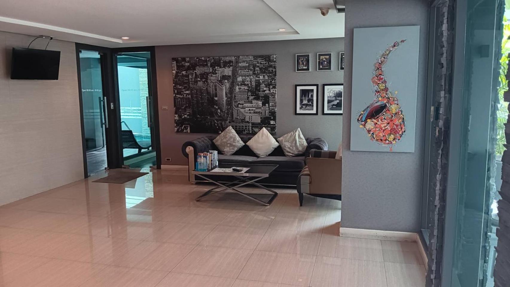 J Residence Thonglor 8 Bangkok Exteriör bild