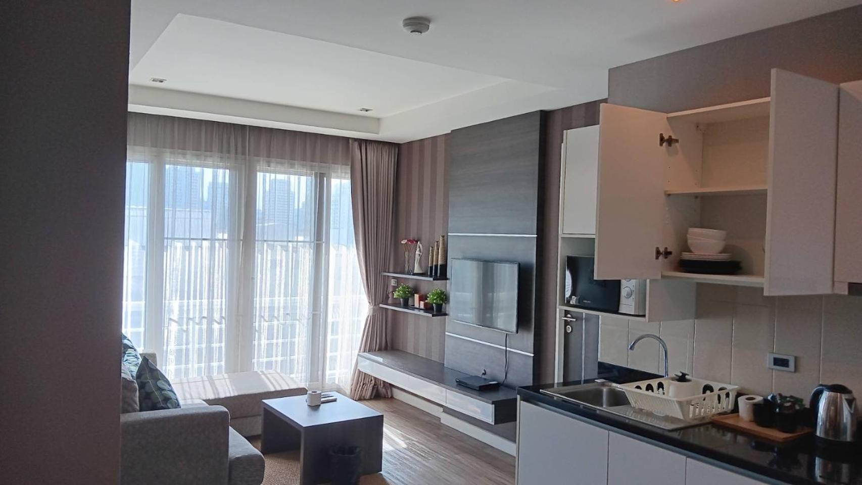 J Residence Thonglor 8 Bangkok Exteriör bild