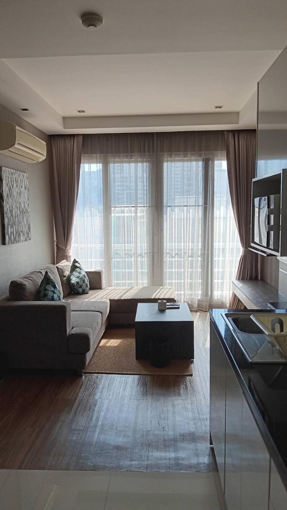 J Residence Thonglor 8 Bangkok Exteriör bild