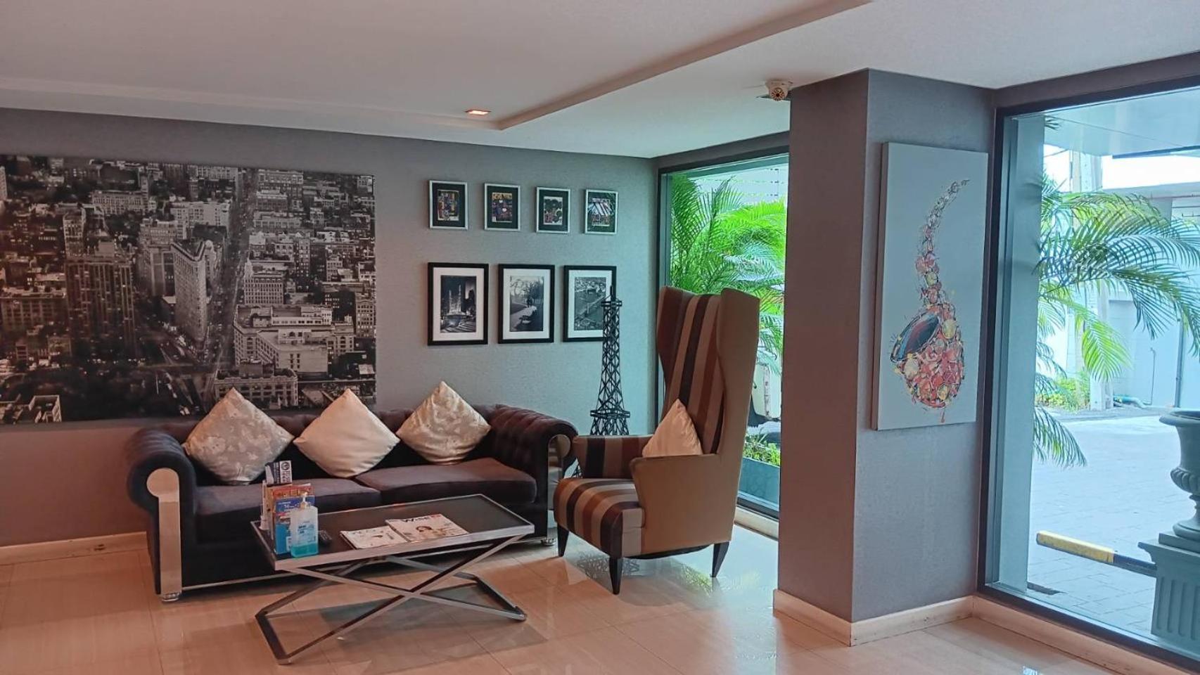 J Residence Thonglor 8 Bangkok Exteriör bild