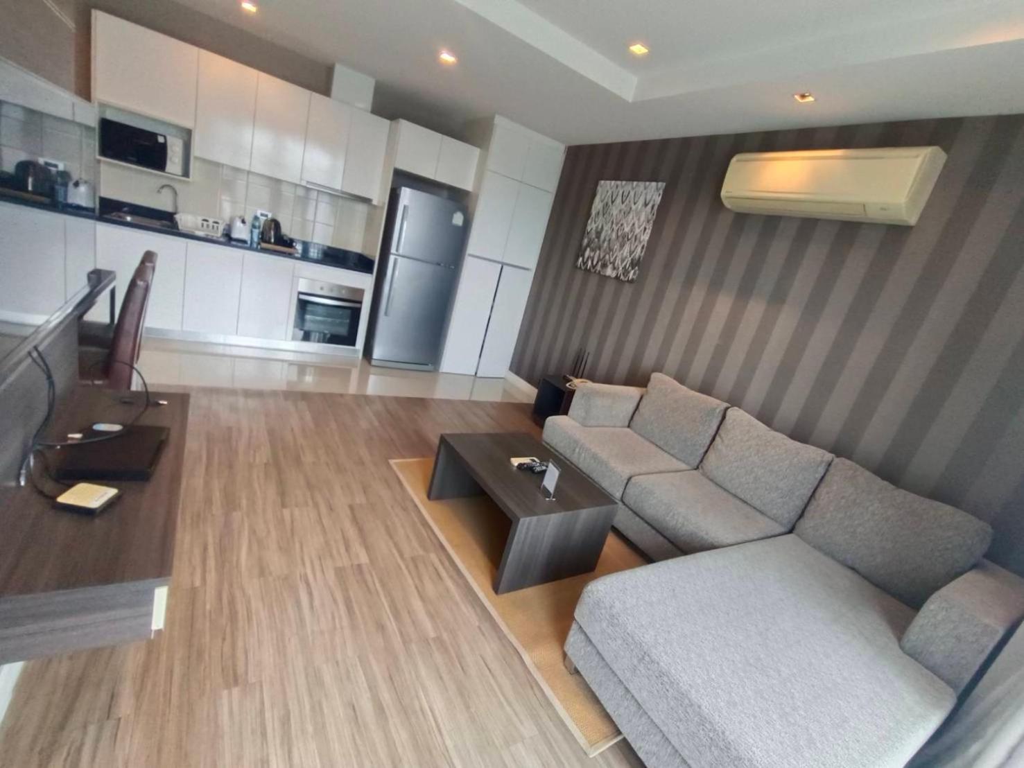 J Residence Thonglor 8 Bangkok Exteriör bild