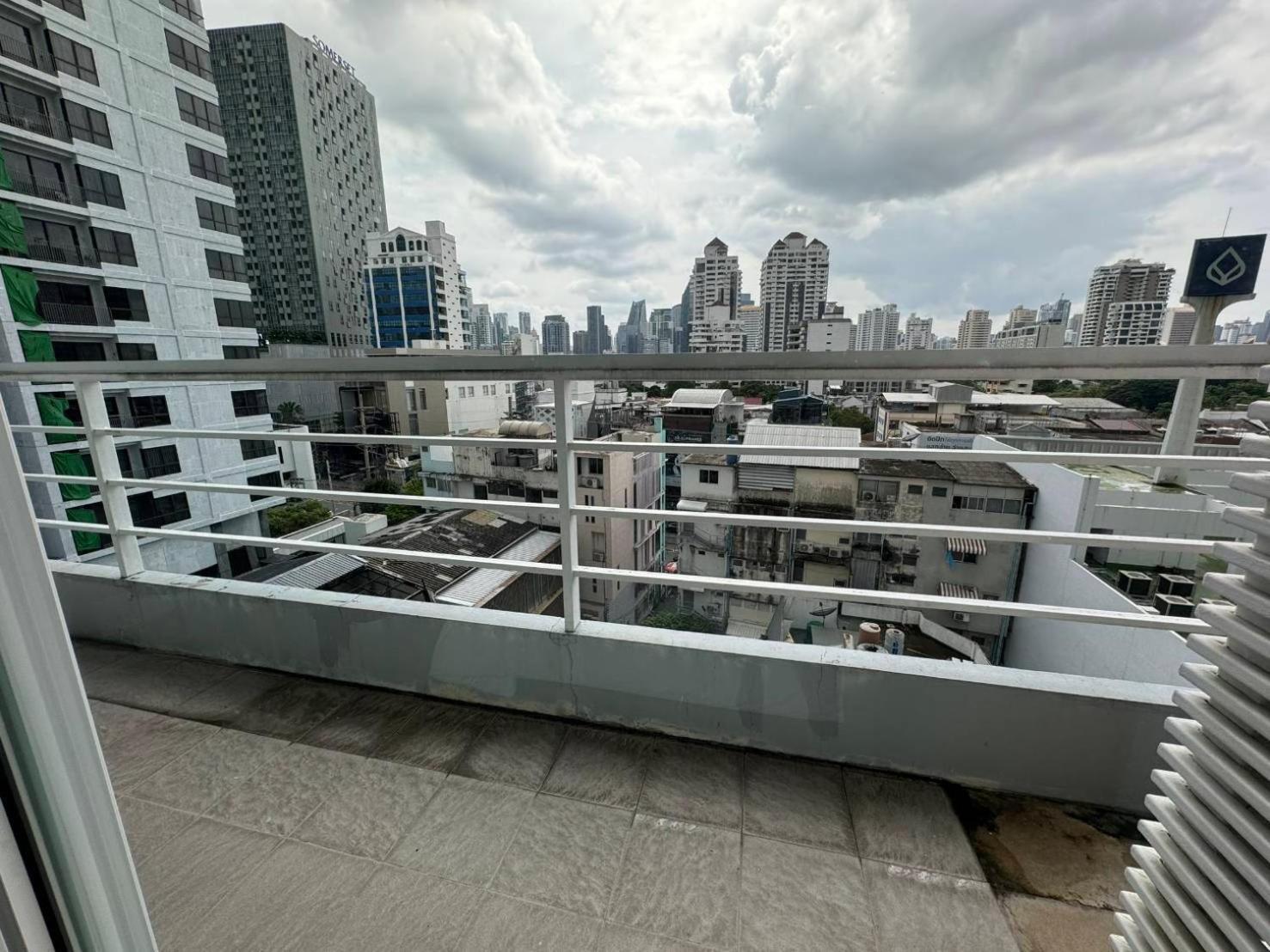 J Residence Thonglor 8 Bangkok Exteriör bild