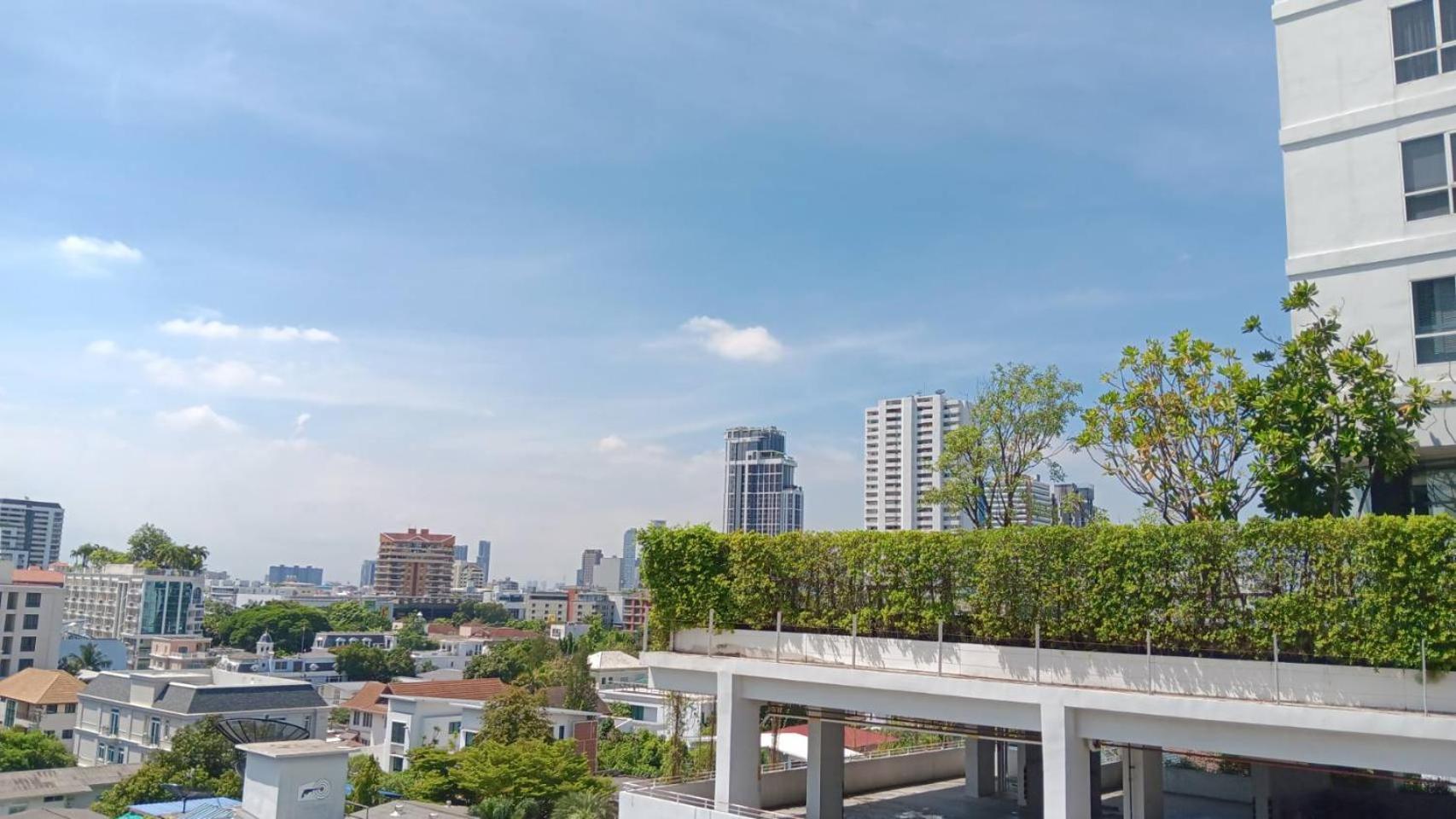 J Residence Thonglor 8 Bangkok Exteriör bild
